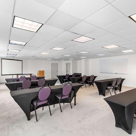 Comfort Suites Austin Airport Екстер'єр фото