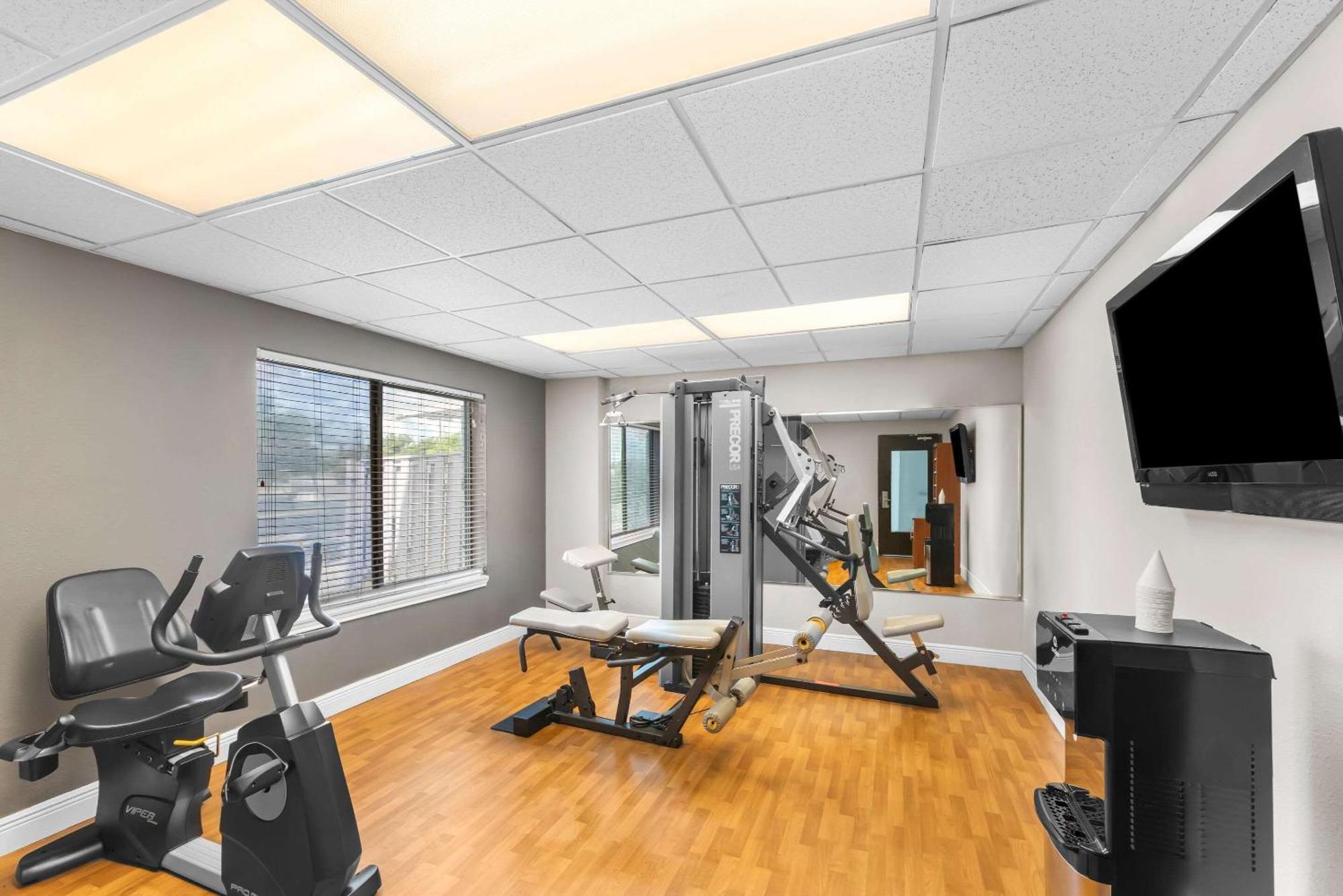 Comfort Suites Austin Airport Екстер'єр фото