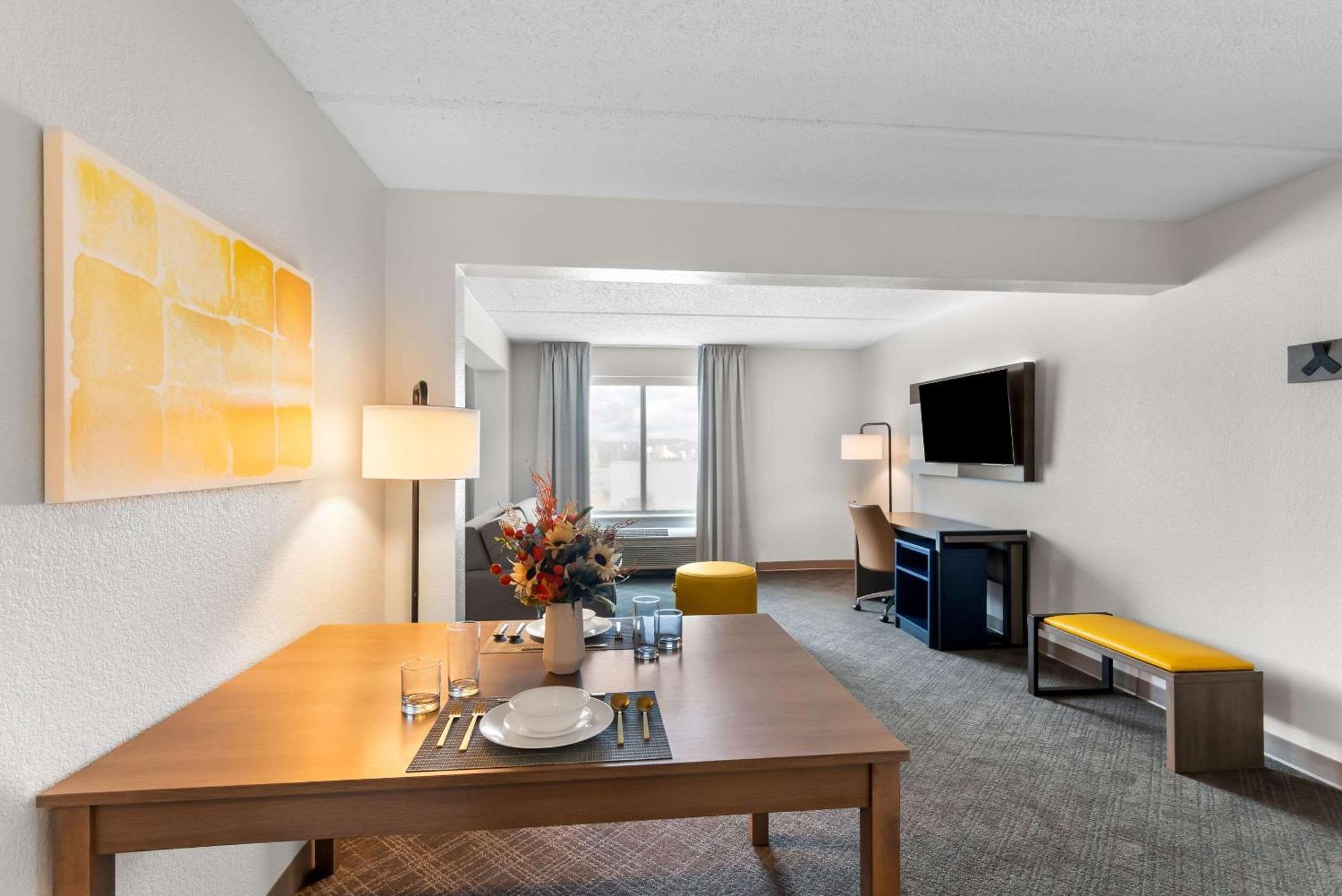Comfort Suites Austin Airport Екстер'єр фото