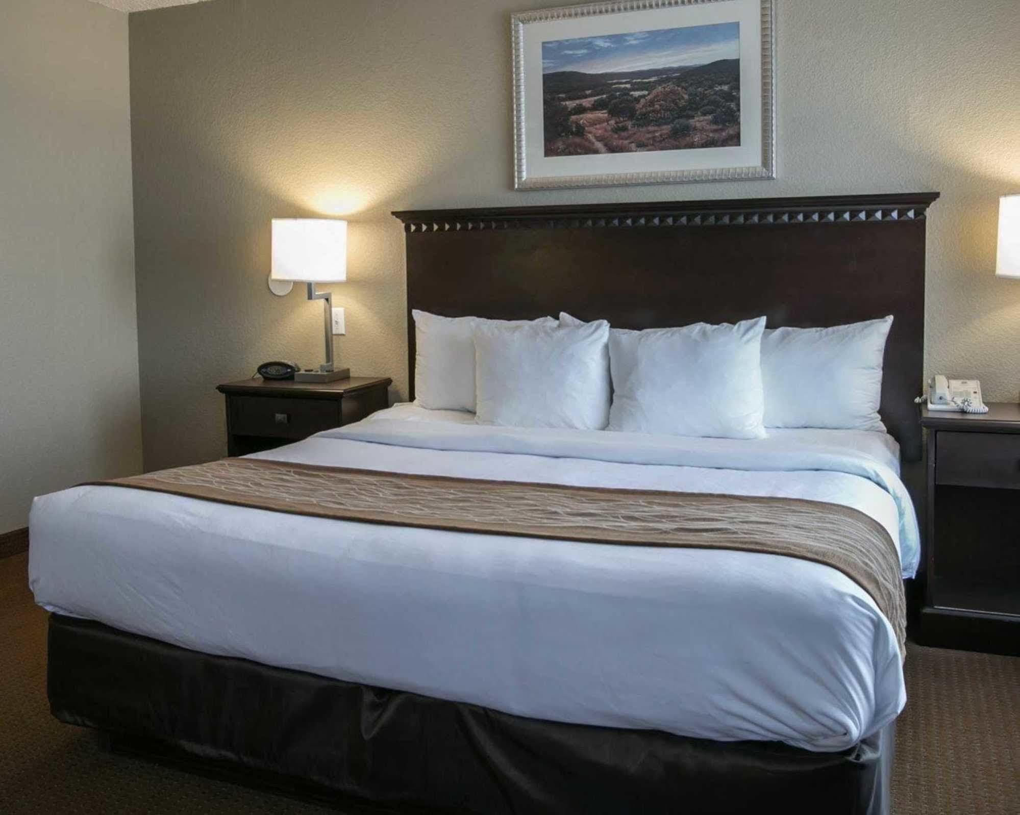Comfort Suites Austin Airport Екстер'єр фото