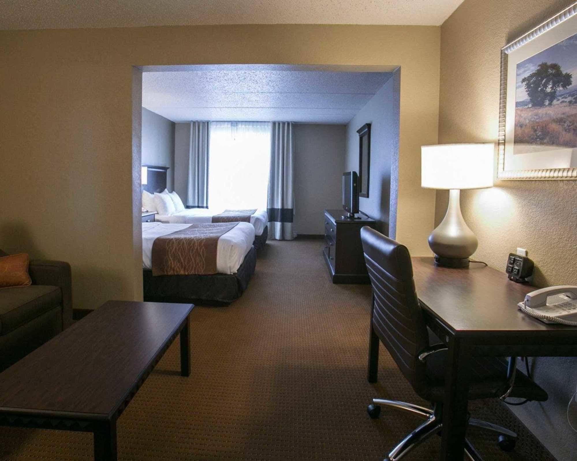 Comfort Suites Austin Airport Екстер'єр фото